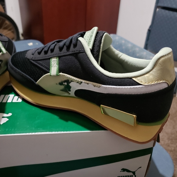 Shoes - Picture 6 of 7